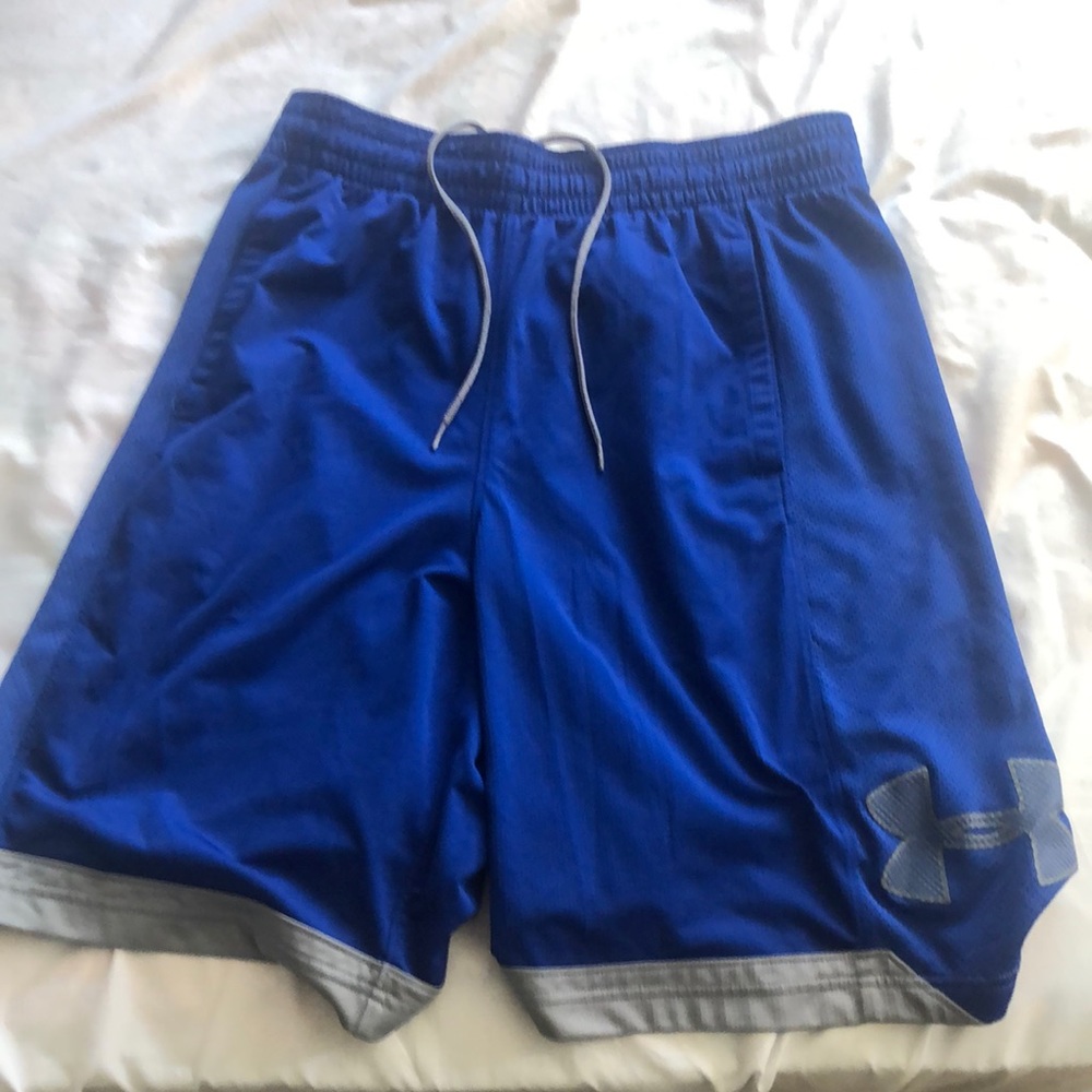 Barely worn under armour gym shorts